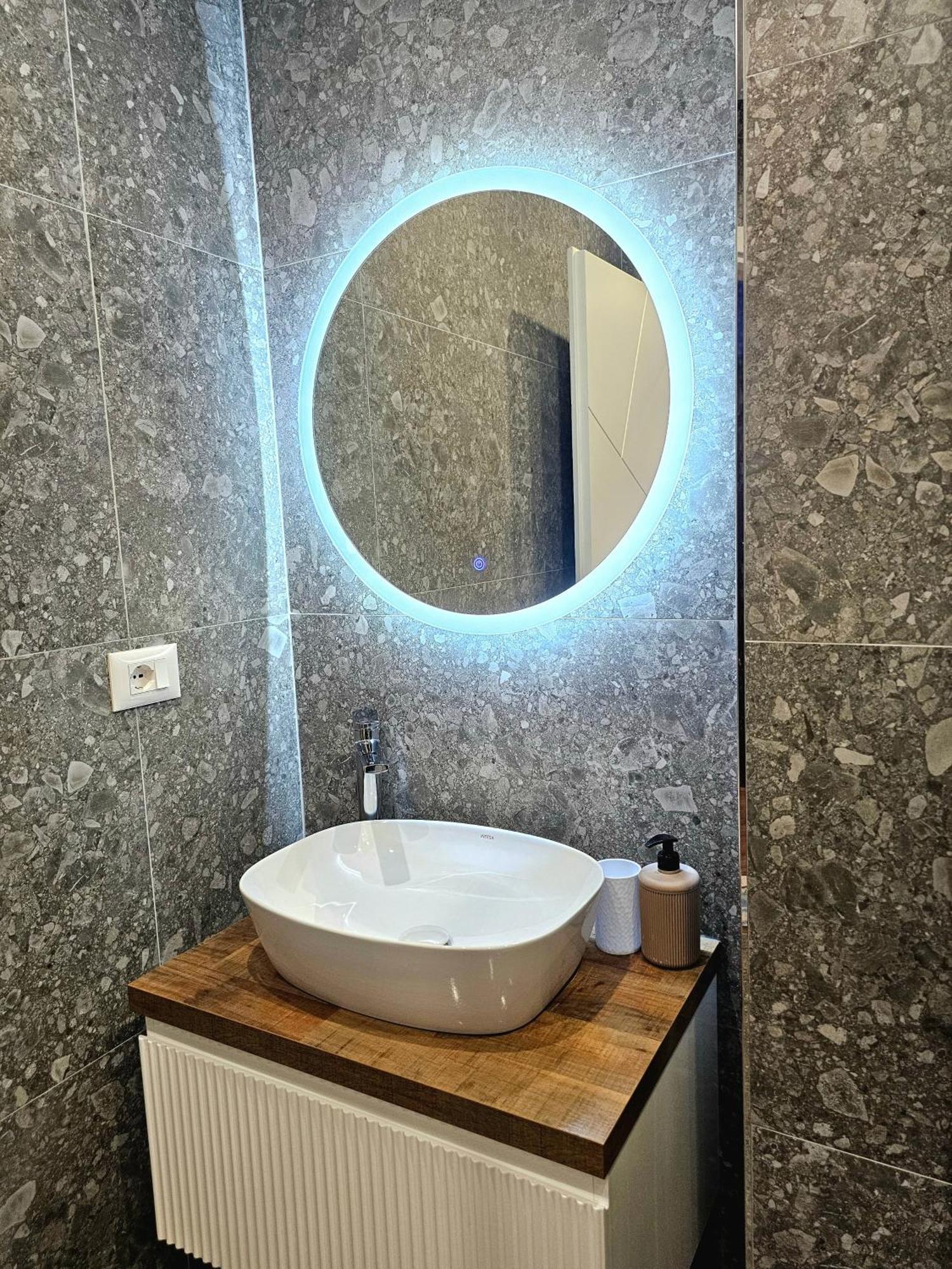 Blue Studio, Modern & Beachfront - By Beta Premium * Golem (Tirana)