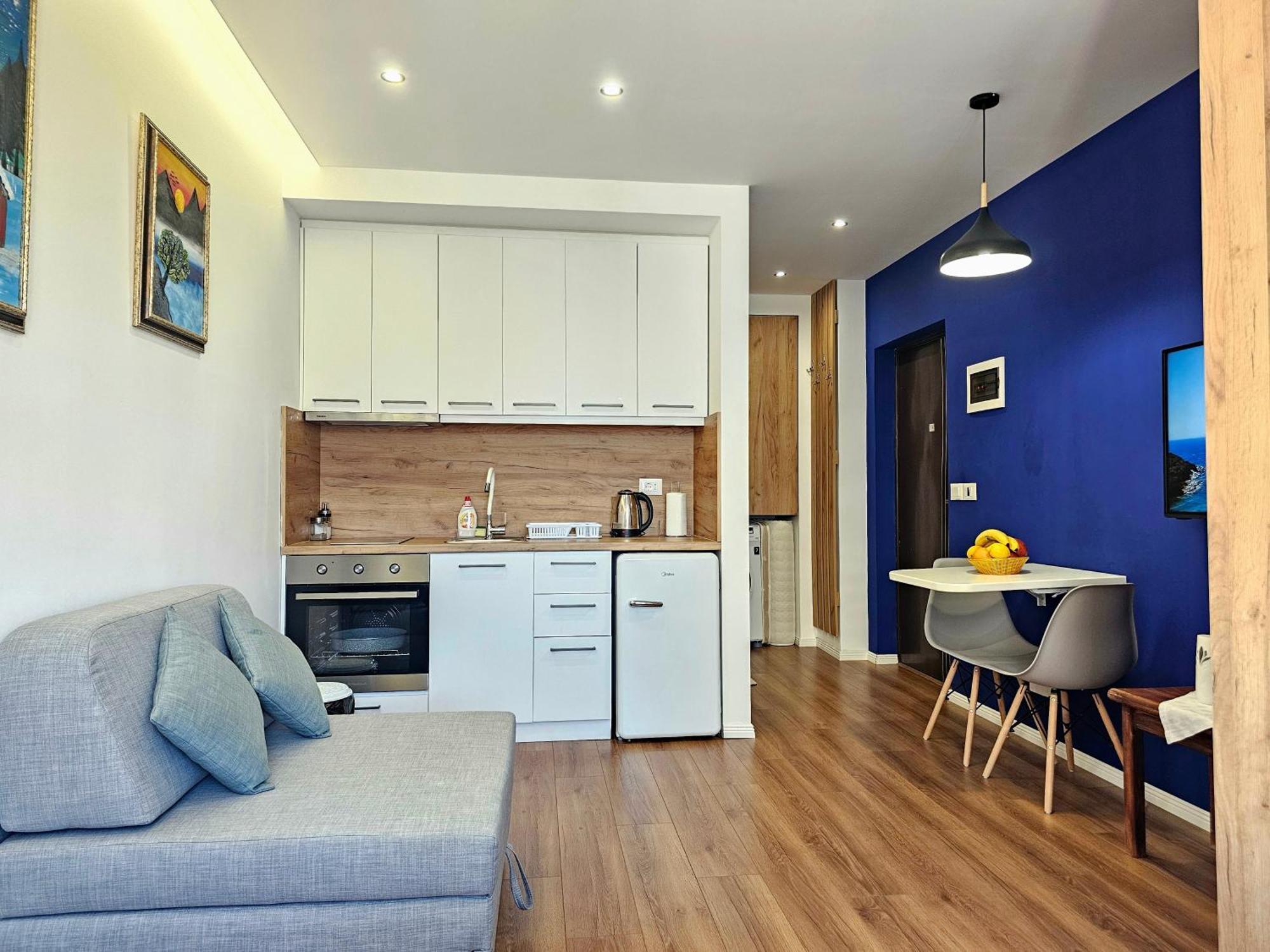 Apartment Blue Studio, Modern & Beachfront - By Beta Premium *
